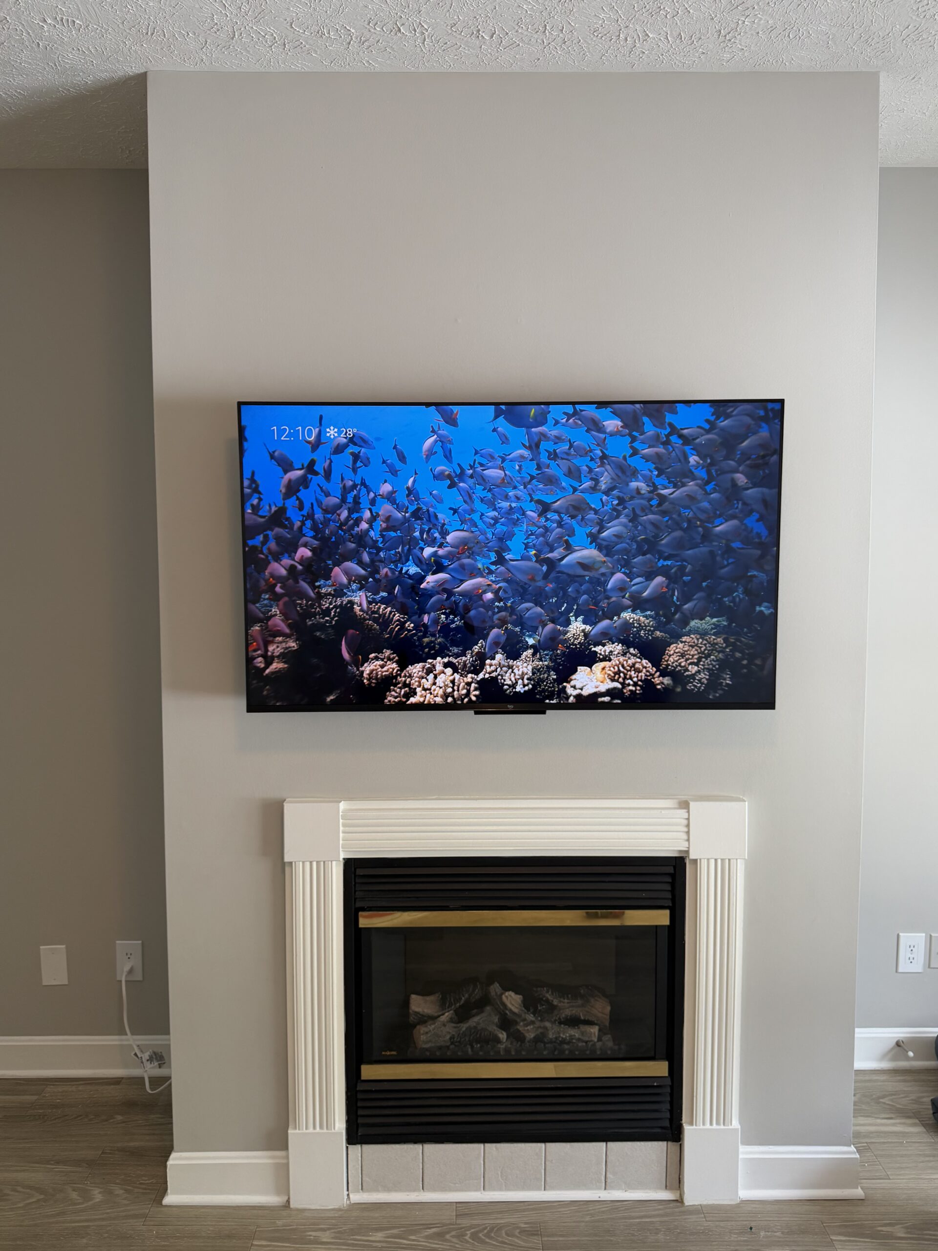 Premium TV installation in Houston living room by Carlos TV Mounting