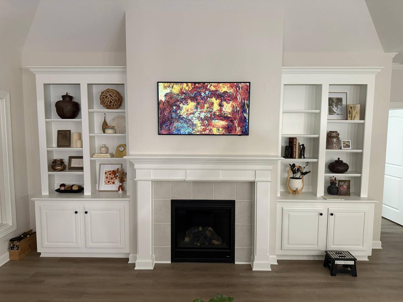 Soundbar and wall mounted TV setup by Carlos TV Mounting in Houston